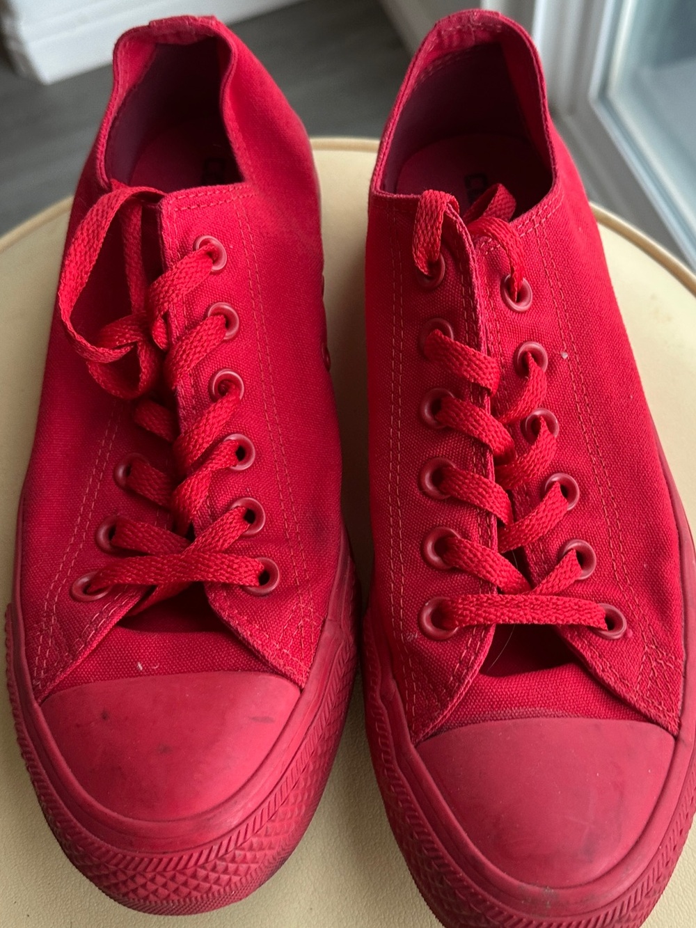 Converse low tops laceless in Triple Red